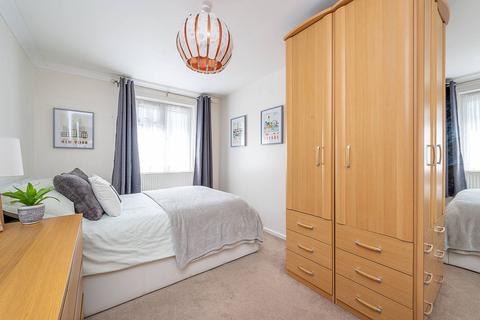 11 Hanger View Way, London, W3 0EX