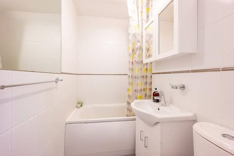 11 Hanger View Way, London, W3 0EX