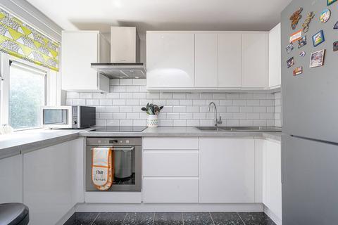 11 Hanger View Way, London, W3 0EX