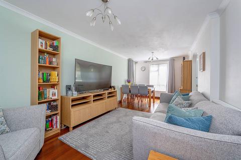 11 Hanger View Way, London, W3 0EX