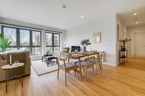 3 bedroom flat to rent - Lyons Dock, Greenford, UB6