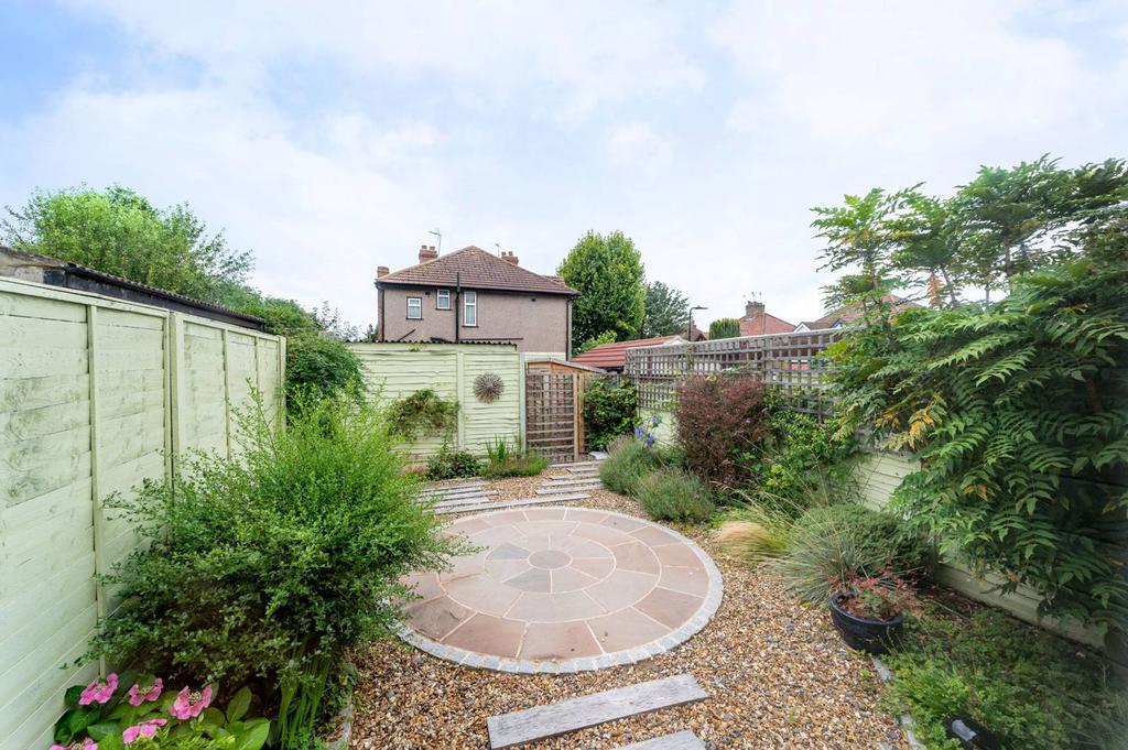 Greenford Avenue, Hanwell, London, W7 1 bed flat £1,450 pcm (£335 pw)
