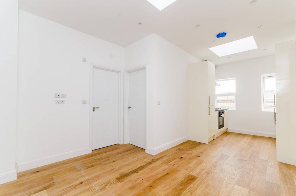Ealing Broadway, Ealing Broadway... 1 bed flat £1,400 pcm (£323 pw)