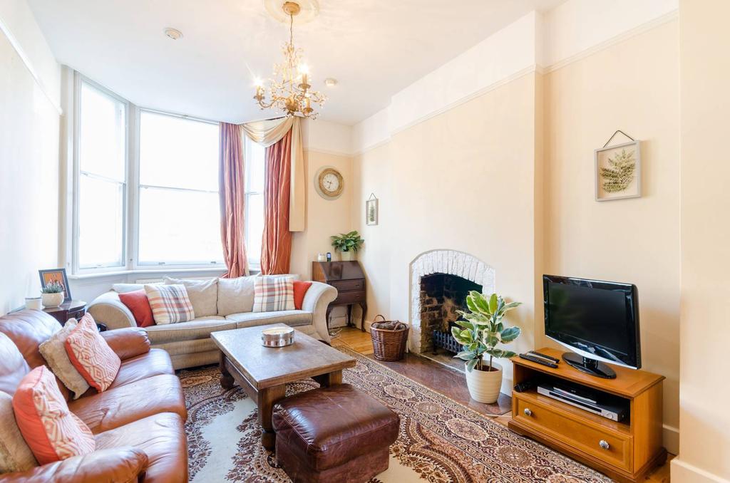 Geraldine Road, Wandsworth, London, SW18 3 bed flat £825,000