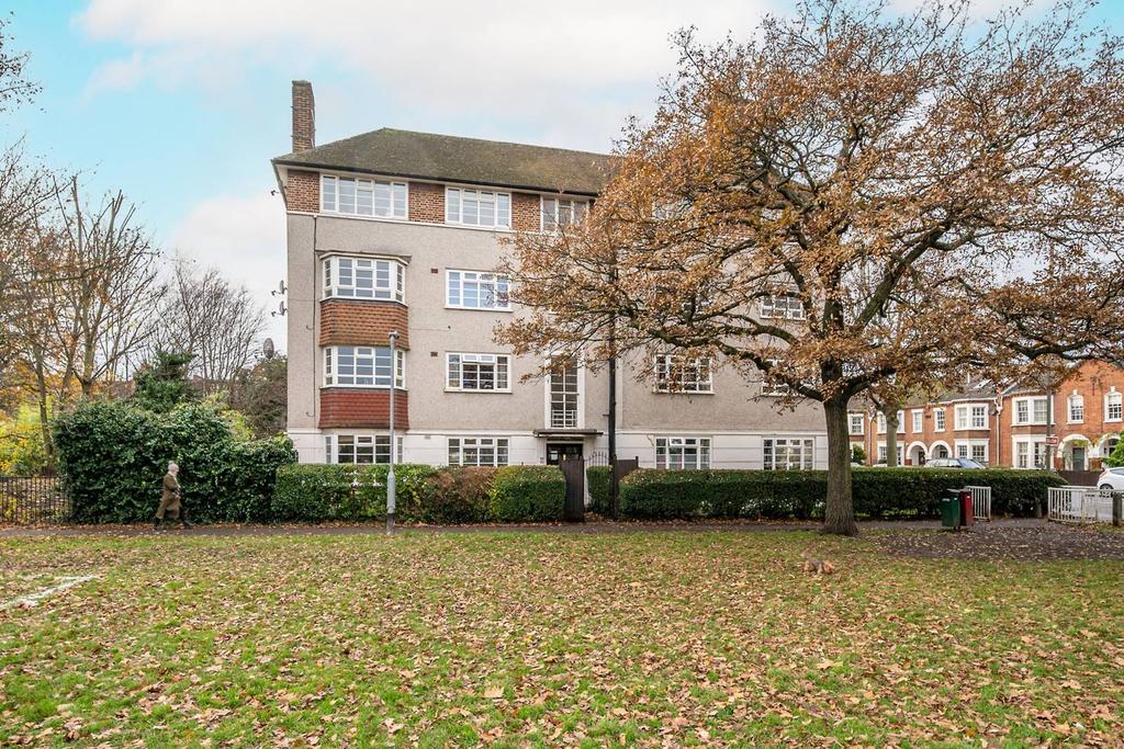 Burntwood Lane, Earlsfield, London, SW17 Studio £230,000