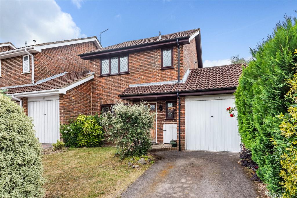 Setley Way, Martins Heron, Berkshire, RG12 3 bed link detached house