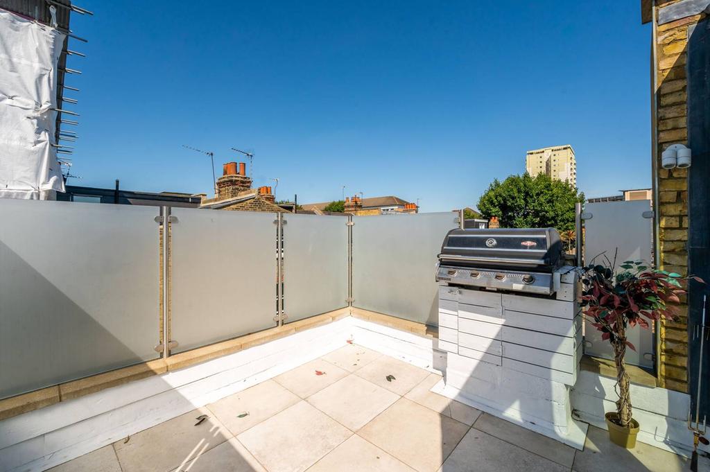 Hartismere road, Fulham, London, SW6 2 bed flat for sale £850,000