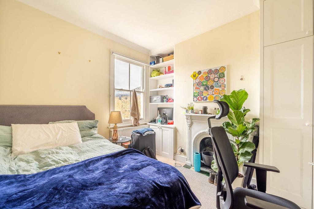 Claxton Grove, Hammersmith, London, W6 2 bed flat £650,000