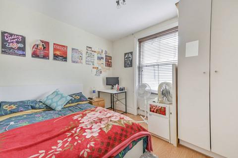 2 bedroom flat for sale, Munster Road, Fulham, London, SW6