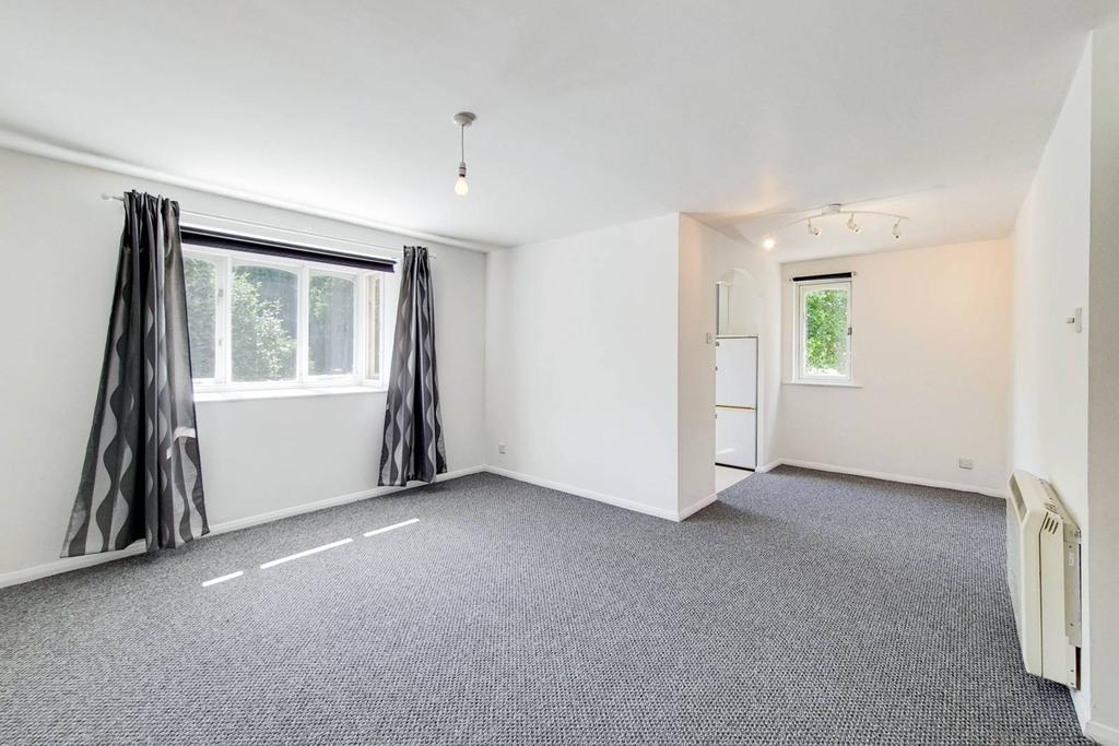 Grinstead Road, Deptford, London, SE8 2 bed flat for sale - £350,000