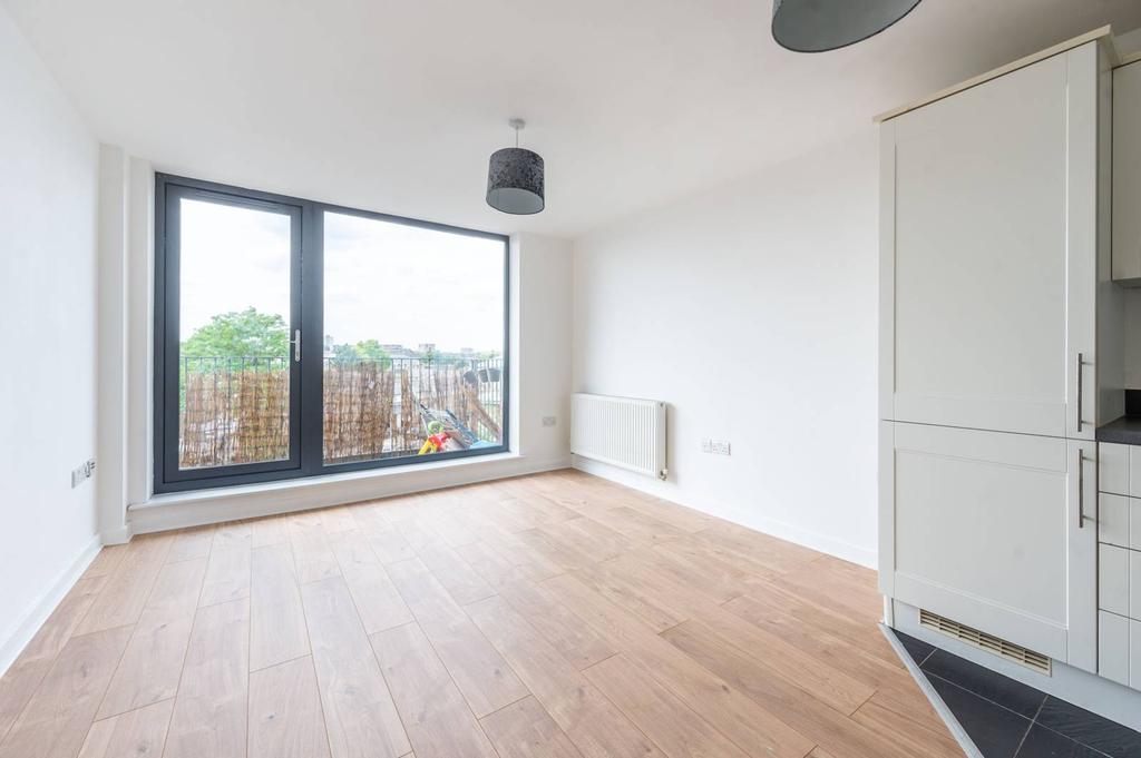 The Drakes, Deptford, London, SE8 1 bed flat - £2,167 pcm (£500 pw)