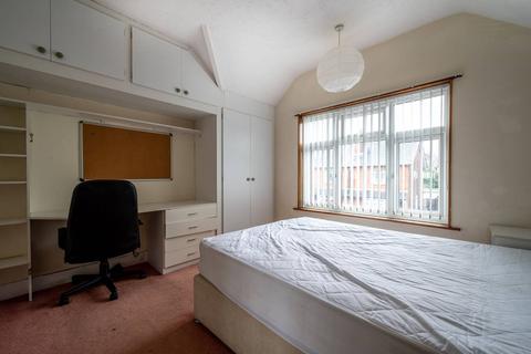 22 Parkhurst Road, Guildford, GU2 8AP