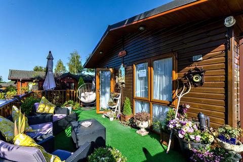 3 bedroom mobile home for sale - Edgeley Park, Farley Green, Guildford, GU5