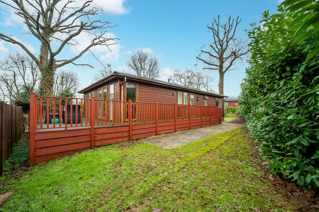 Edgeley Park, Farley Green, Guildford, GU5 2 bed mobile home for sale