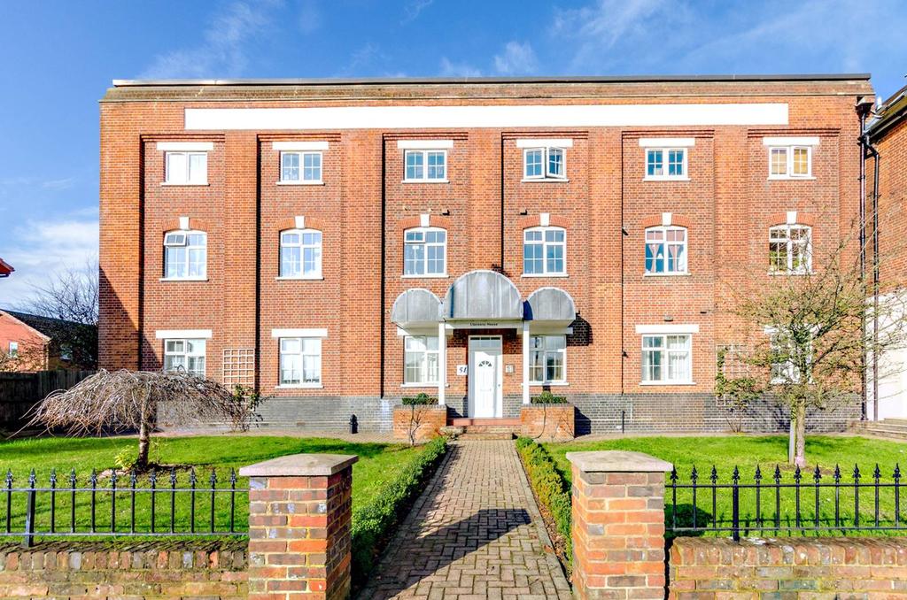 Meadrow, Godalming, GU7 1 bed £2,167 pcm (£500 pw)