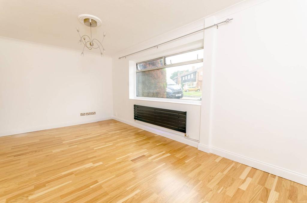 Rickyard, Park Barn, Guildford, GU2 3 bed semidetached house £2,000
