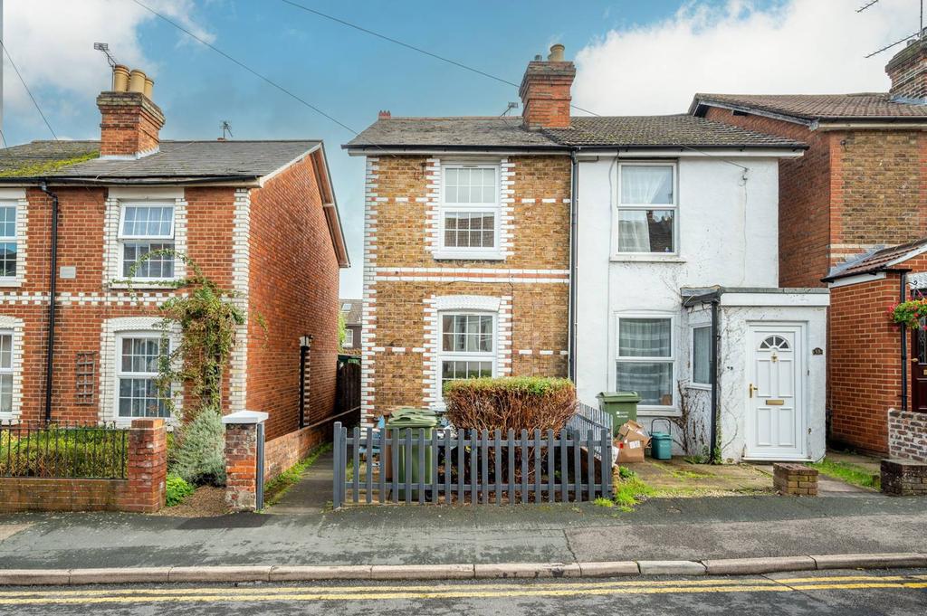 Ludlow Road, Guildford, GU2 3 bed semidetached house £2,000 pcm (£