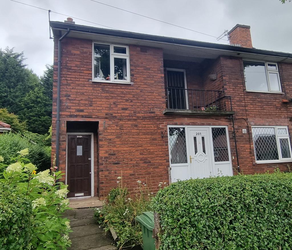 Victoria Road, Bolton, BL6 2 bed flat £90,000