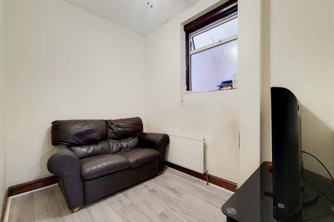 11 Barrack Road, Hounslow, TW4 6AF