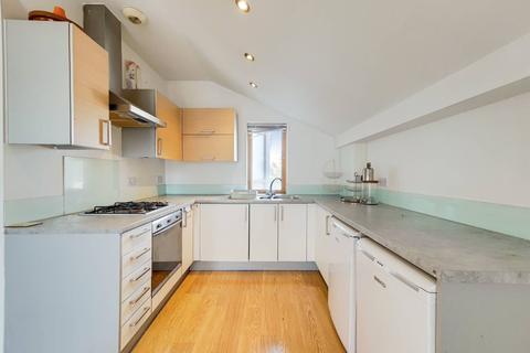 2 bedroom flat for sale, Hainault Street, Ilford, IG1
