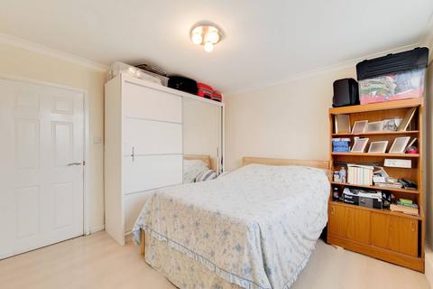 2 bedroom flat for sale - Longbridge Road, Barking, IG11
