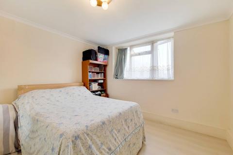 2 bedroom flat for sale - Longbridge Road, Barking, IG11