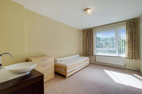 Flat 5, Ulster Court Albany Park Road, Kingston Upon Thames, KT2 5SS