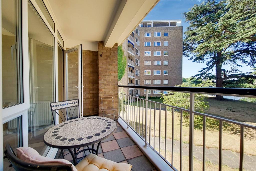 Albany Park Road, North Kingston, Kingston upon Thames, KT2 2 bed flat