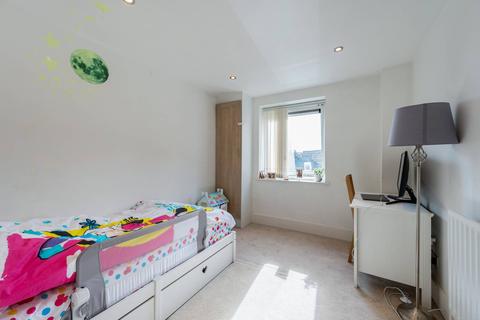 Flat 15, Stevens House Jerome Place, Kingston Upon Thames, KT1 1HX