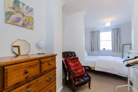 1 bedroom flat to rent, Hampton Court Road, Hampton Court, East Molesey, KT8