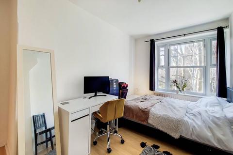 4 bedroom flat for sale - Falmouth Road, Elephant and Castle, London, SE1