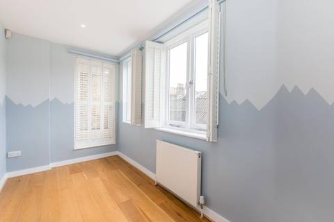 5 Octavia Mews, London, W9 3LQ