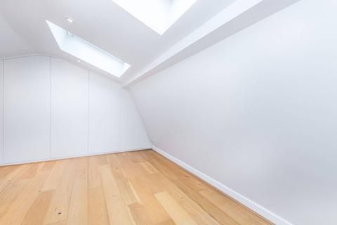 5 Octavia Mews, London, W9 3LQ