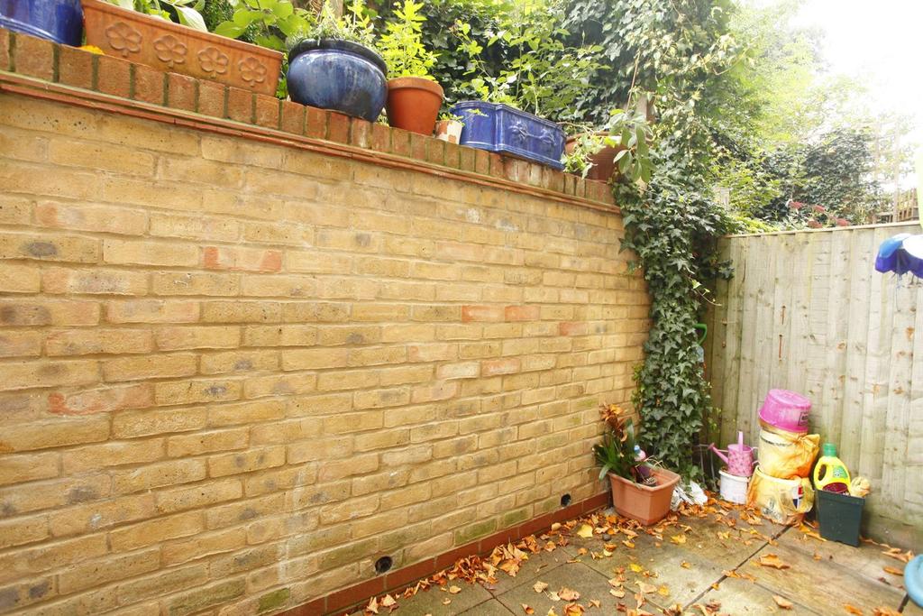 Andover Place, Maida Vale, London, NW6 3 bed mews £3,359 pcm (£775 pw)