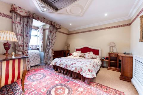 4 bedroom flat for sale, Green Street, Mayfair, London, W1K