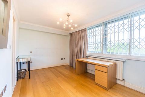 3 bedroom flat for sale, The Quadrangle, Hyde Park Estate, London, W2