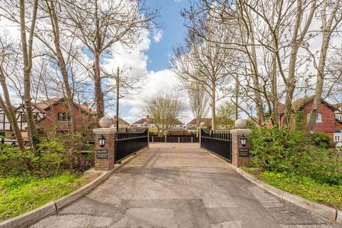 83 Green Lane, Worcester Park, KT4 8GD