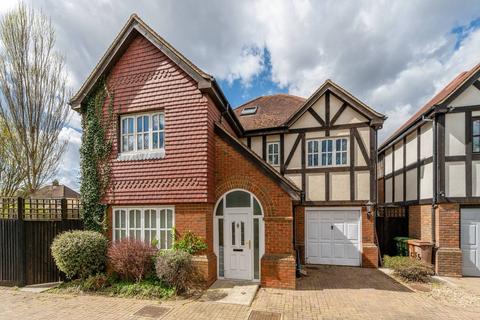 83 Green Lane, Worcester Park, KT4 8GD
