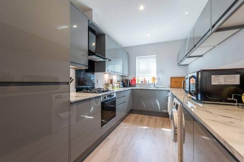 51 Beaumont Drive, Worcester Park, KT4 8FE