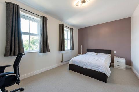 51 Beaumont Drive, Worcester Park, KT4 8FE