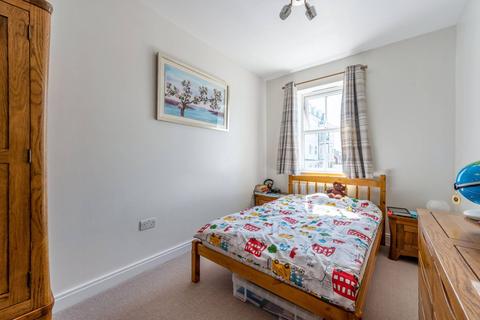 51 Beaumont Drive, Worcester Park, KT4 8FE
