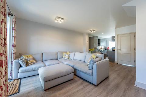 51 Beaumont Drive, Worcester Park, KT4 8FE