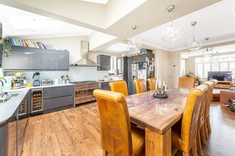 34 Woodleigh Avenue, London, N12 0LL