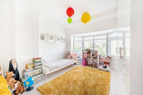 34 Woodleigh Avenue, London, N12 0LL