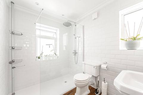 34 Woodleigh Avenue, London, N12 0LL