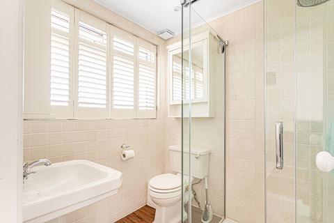 34 Woodleigh Avenue, London, N12 0LL