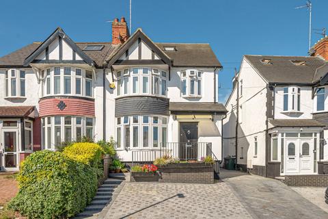 34 Woodleigh Avenue, London, N12 0LL