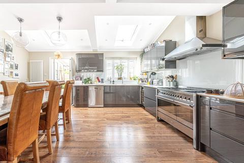 34 Woodleigh Avenue, London, N12 0LL