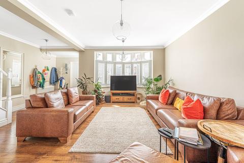 34 Woodleigh Avenue, London, N12 0LL