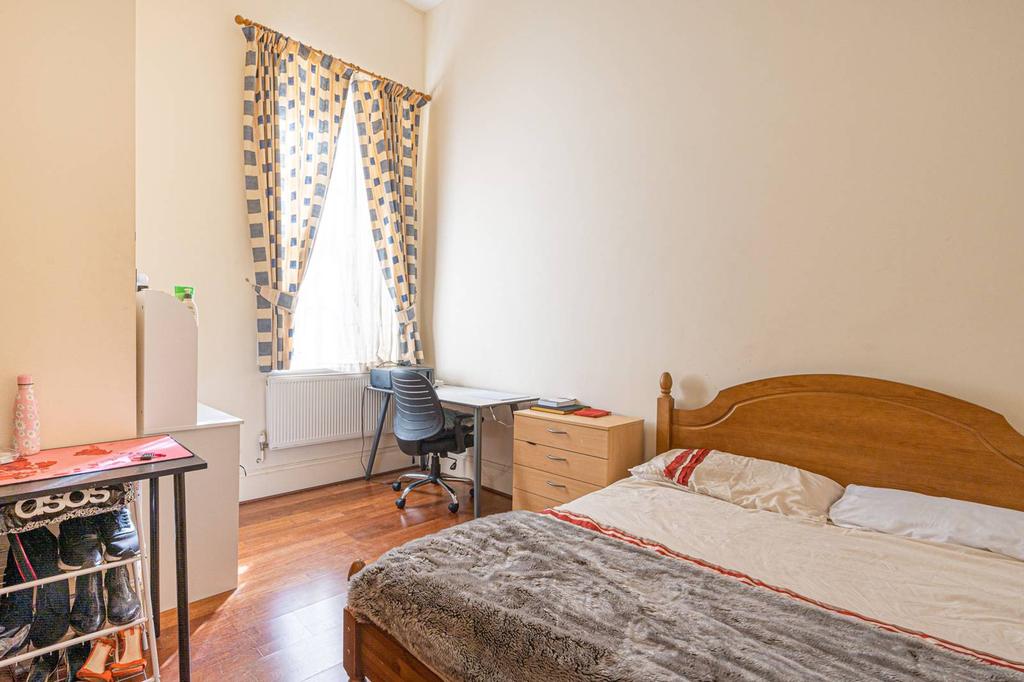 Princess Park Manor, Friern London, N11 2 bed flat for sale £
